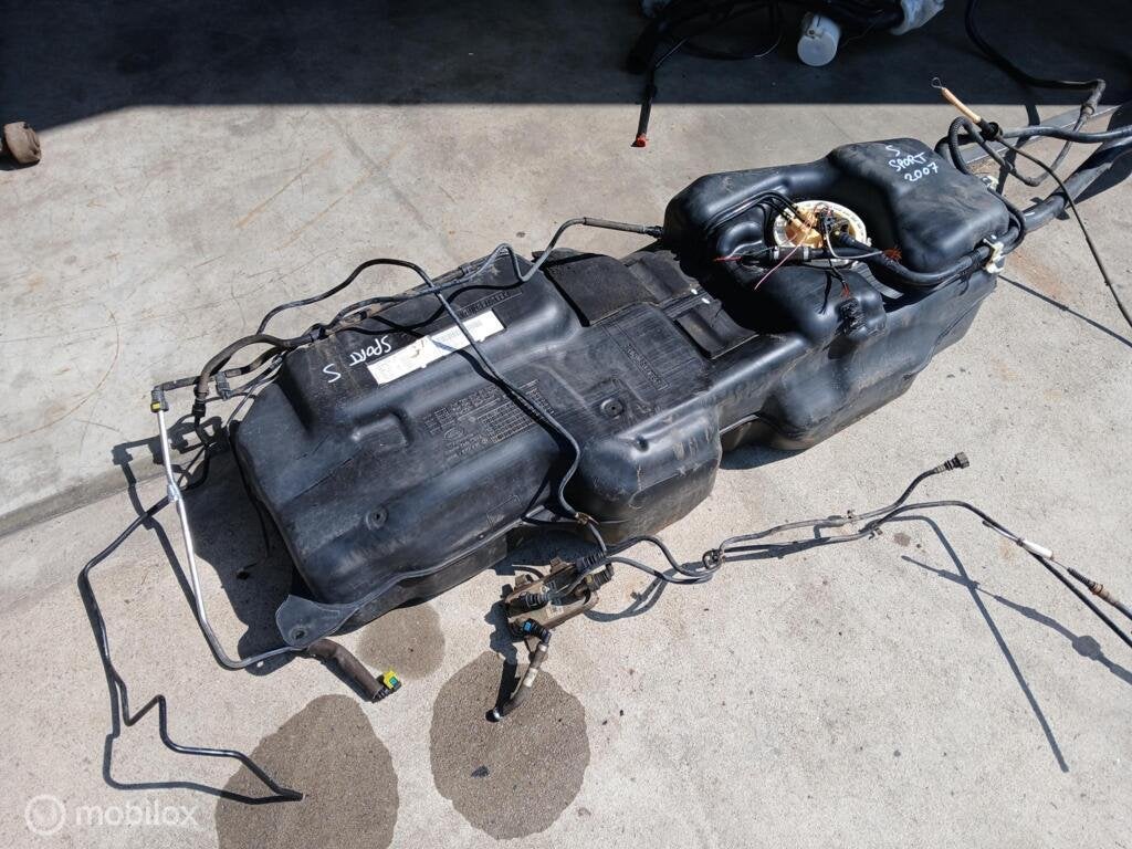 Dieseltank 2.7 TdV6 Land Rover Discovery 3 Diesel Tank pomp, Land Rover, Ophalen of Verzenden