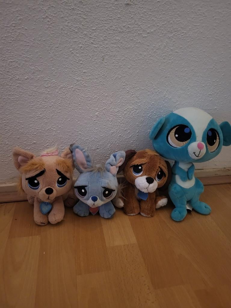 Leuke knuffels pet store: 2 honden, 1 konijn en 1 stinkdier, Gebruikt, Overige merken, Overige karakters, Middelgroot (20 tot 80 cm)