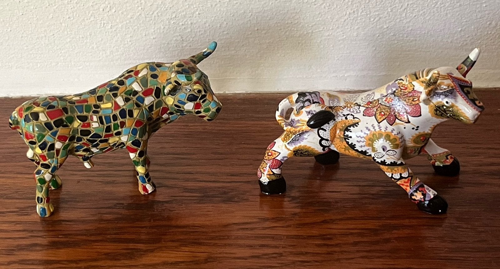 Koe en stier. Stier Gaudi stijl. Mozaïek. De koe met bloemen, Verzamelen, Beelden en Beeldjes, Verzenden, Gebruikt, Dier