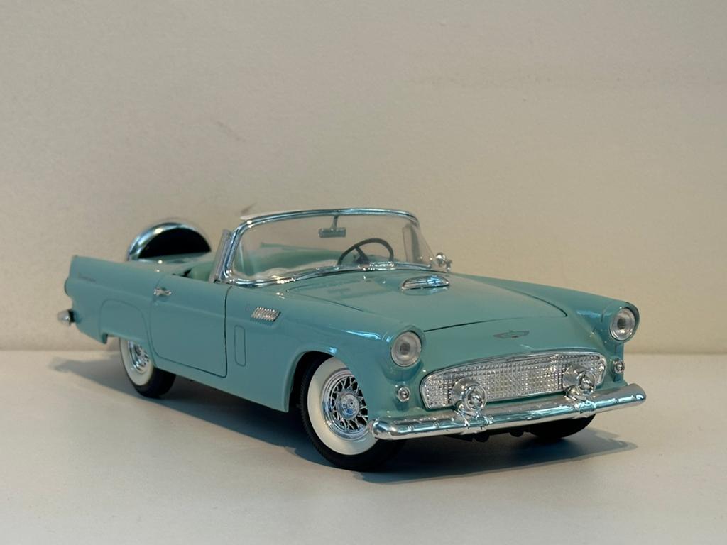 Ford Thunderbird | Revell | schaal 1:18 | Baby Blauw, Hobby en Vrije tijd, Modelauto's | 1:18, Ophalen of Verzenden, Zo goed als nieuw