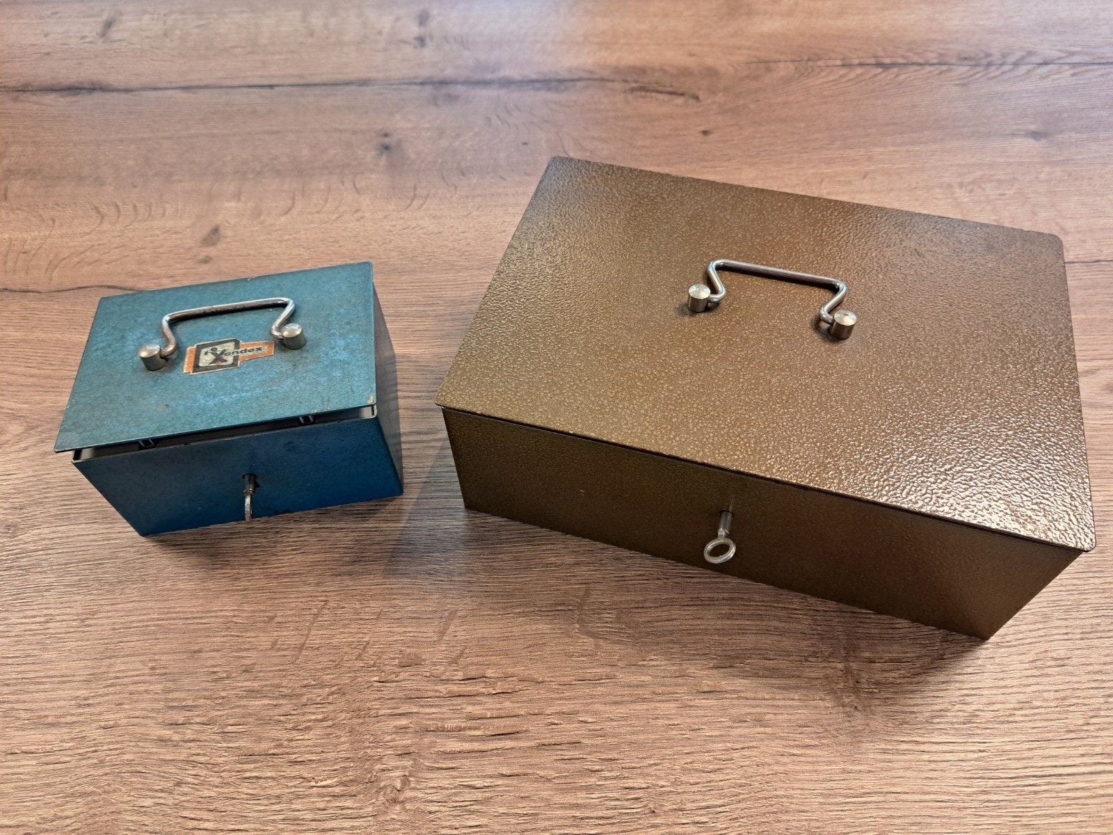 Set van 2 vintage metalen geldkistjes met sleutel, Ophalen of Verzenden