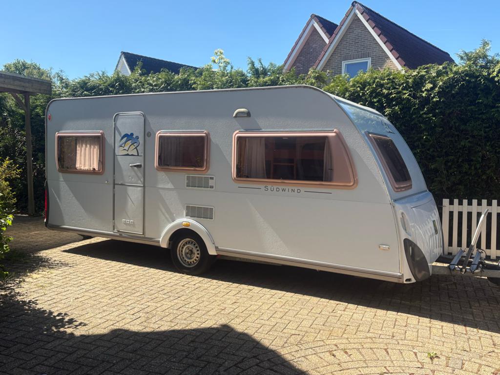 Knaus Caravan (2004) - 5-persoons - Zeer compleet!, Vast bed, Rondzit, Particulier, 5 tot 6 meter