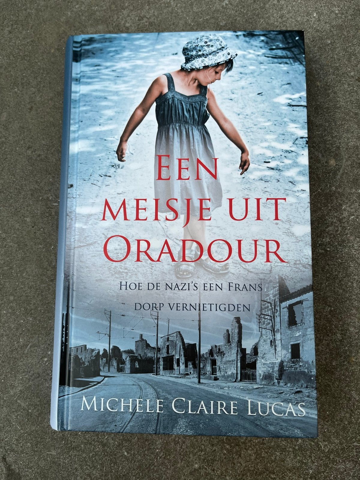 Een Meisje uit Oradour - Michele Claire Lucas, Ophalen of Verzenden, Tweede Wereldoorlog, Zo goed als nieuw, Overige onderwerpen