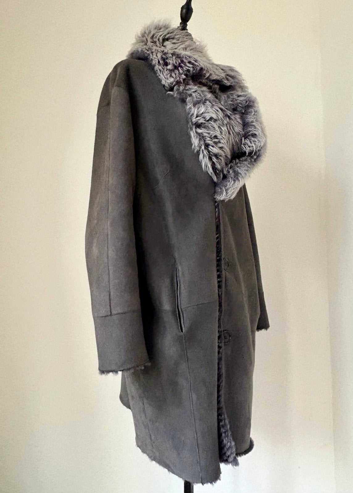 Madeleine  lammy coat caban M40/42 NP 1.900,- nieuwe bontjas, Maat 42/44 (L), Nieuw, Ophalen of Verzenden, Madeleine