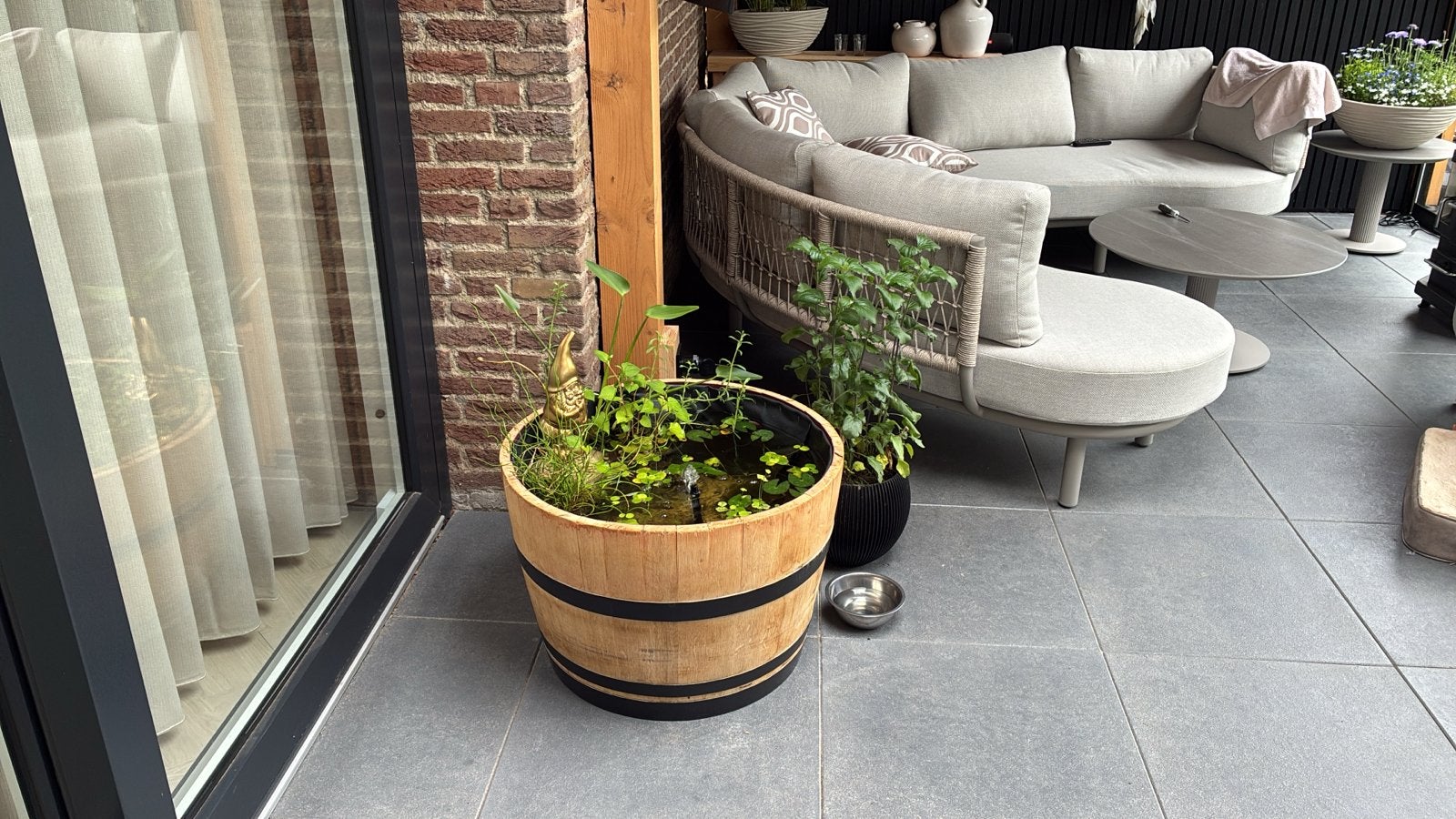 Wijnvat plantenbak / vijver / bloembak, Ophalen, Gebruikt, Rond, Binnen