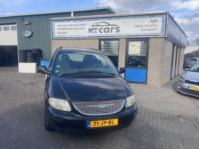 Chrysler Voyager 2.4 I 2002 Grijs, Auto's, Chrysler, Voorwielaandrijving, 450 kg, 7 stoelen, 120 €/maand