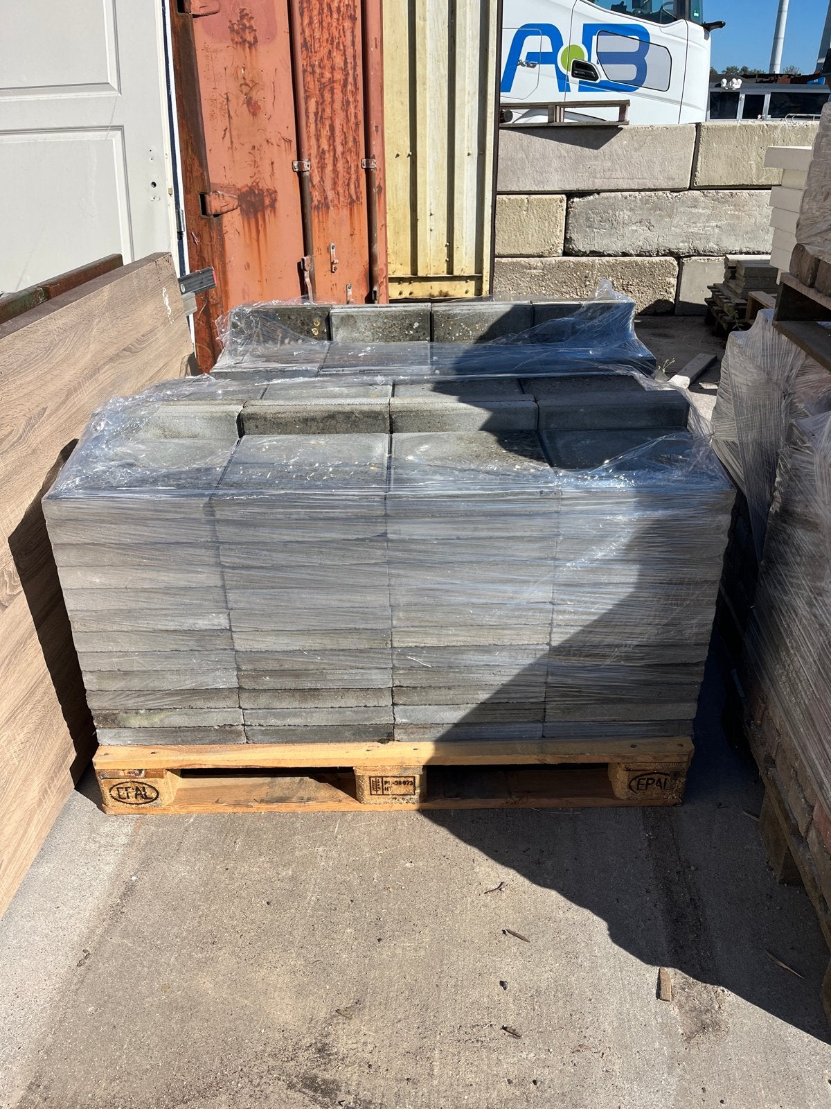 Stoeptegels 224 - Gebruikte betontegels voor terras/pad, Tuin en Terras, Ophalen, Gebruikt, 10 m² of meer, Beton