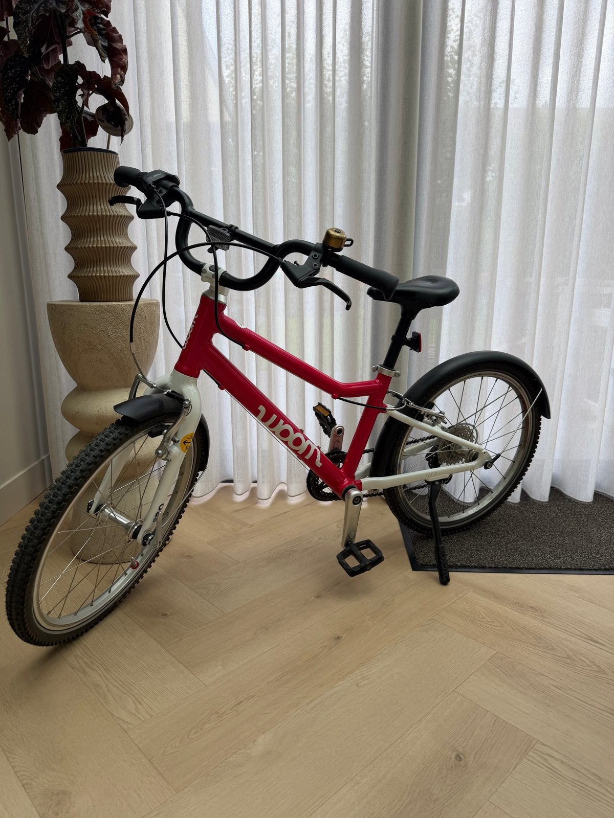 Woom 4 kinderfiets - Roze - Zo goed als nieuw, Ophalen, Zo goed als nieuw, Velgrem, 16 tot 20 inch