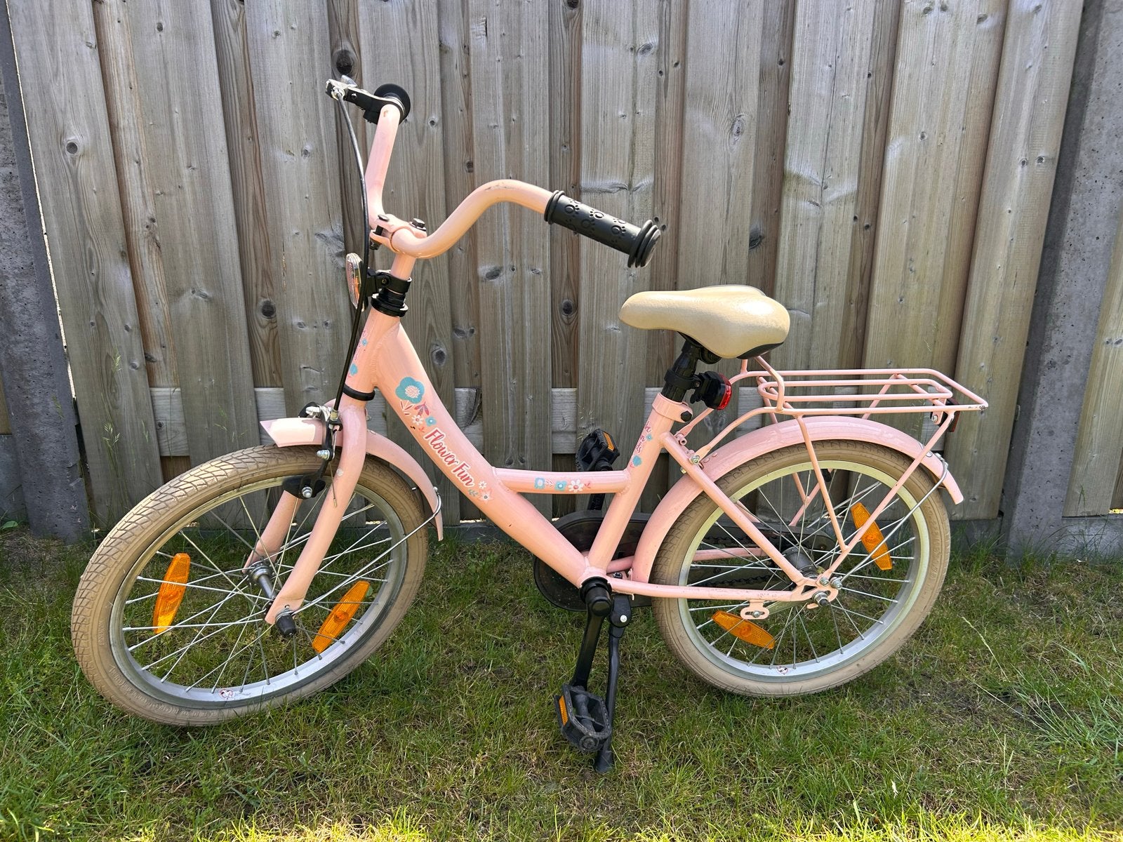 Roze kinderfiets 20 inch - Flower Fun, Fietsen en Brommers, Fietsen | Kinderfietsjes, Ophalen, Gebruikt, Terugtraprem, 16 tot 20 inch