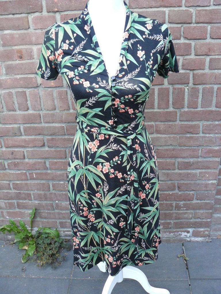 King Louie Emmy Dress Tahiti Black maat S., Kleding | Dames, Jurken, Overige kleuren, Ophalen of Verzenden, Zo goed als nieuw