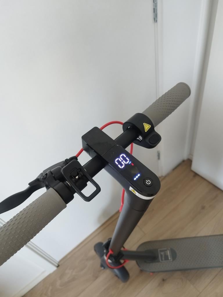 Elektrische step - Zo goed als nieuw met slot en oplader, Ophalen, Zo goed als nieuw, Elektrische step (E-scooter)