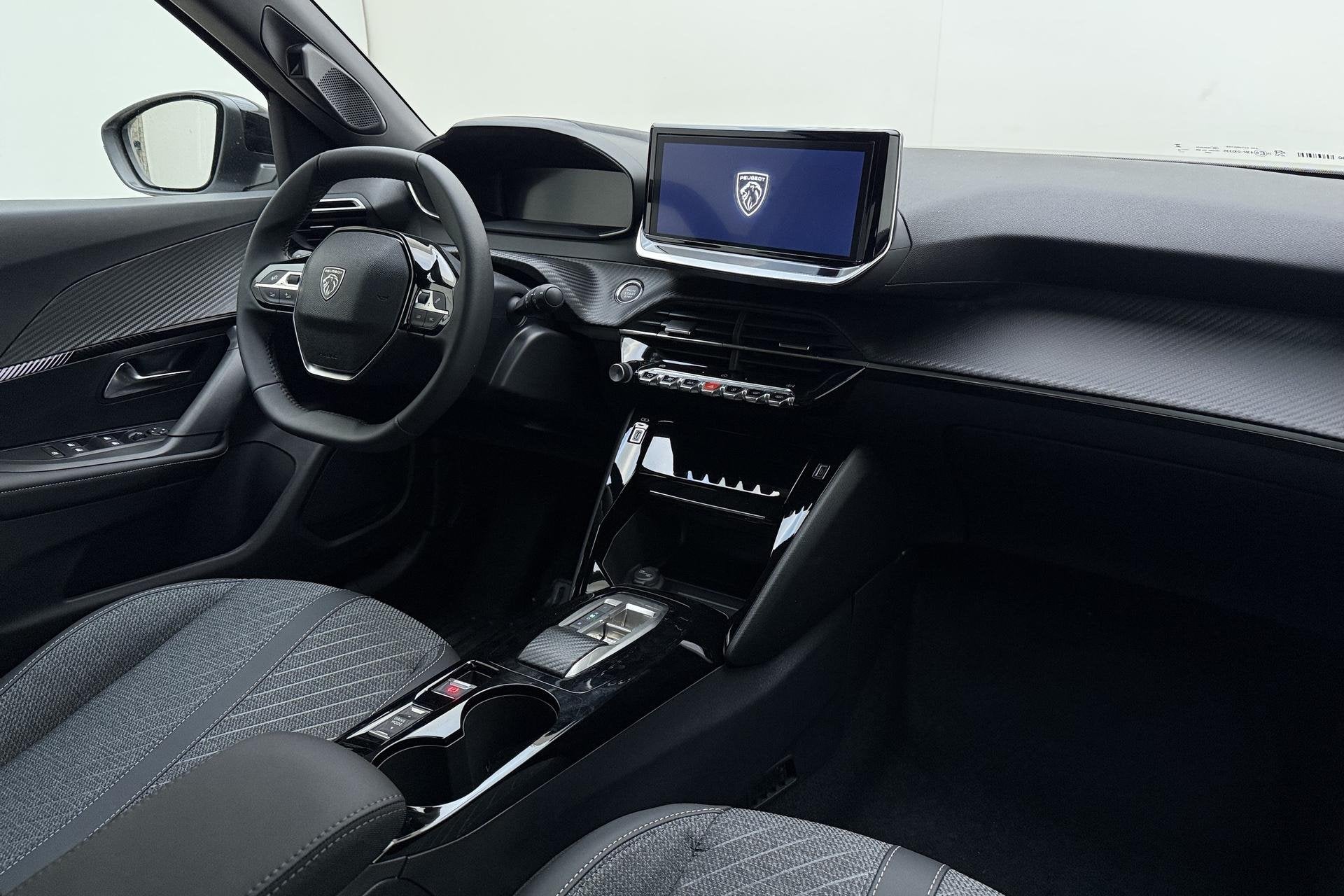 Peugeot e-2008 EV Allure Avantage 54 kWh DEMO | 400km WLTP |, Auto's, 156 pk, Leder en Stof, Wit, Origineel Nederlands