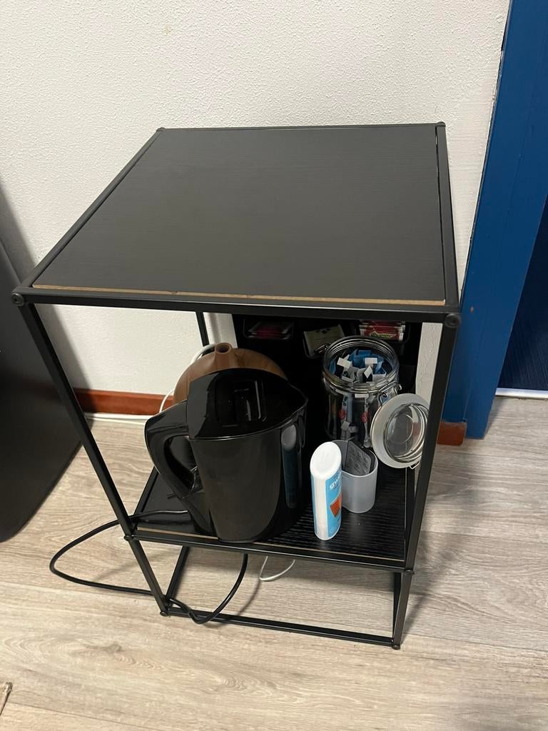 Bijzettafel zwart met onderplank – modern – nette staat, Ophalen, 50 tot 100 cm, Rond, Zo goed als nieuw
