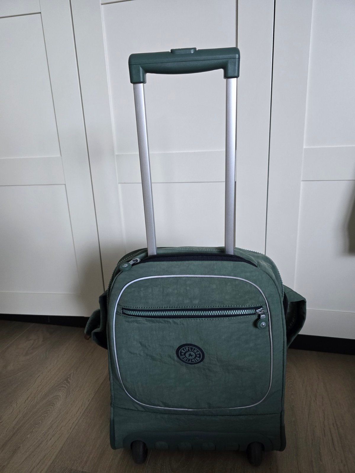 Kipling rugzak zo goed als nieuw- als trolley te gebruiken, Ophalen of Verzenden, Zo goed als nieuw, Groen, Uitschuifbare handgreep
