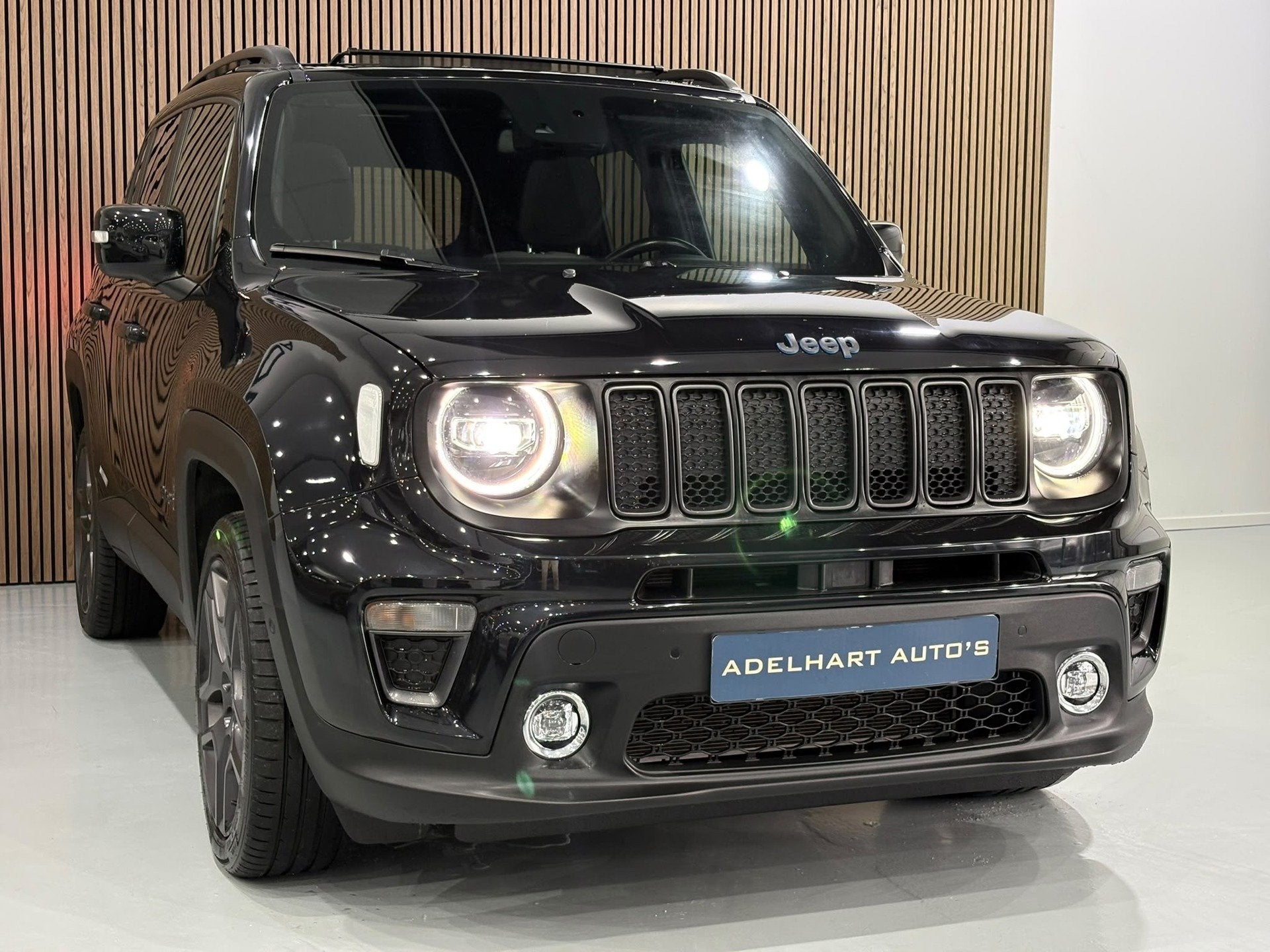 Jeep Renegade 4xe 240 Plug-in Hybrid Electric S / Panorama d, Auto's, Automaat, Dealer onderhouden, Gebruikt, Zwart