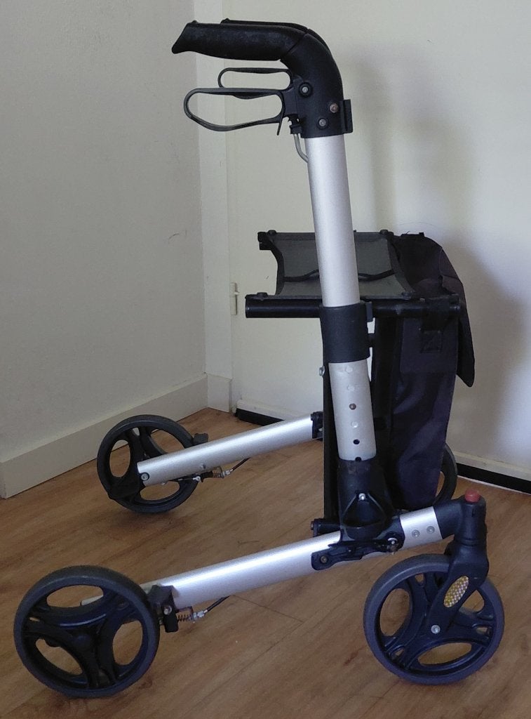 Rollator Merk: 9269 + Boodschappentas ( 8 kg ), Ophalen, Opvouwbaar, Zo goed als nieuw