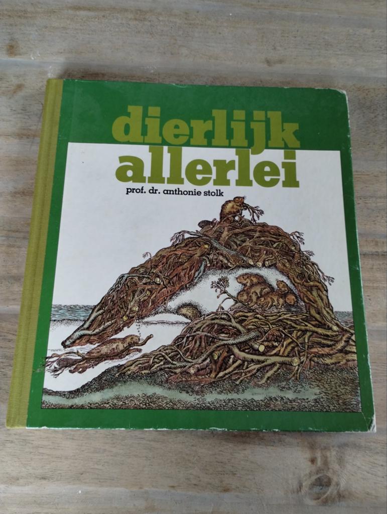 Dierlijk Allerlei - Prof. Dr. Anthonie Stolk, Ophalen of Verzenden, Gelezen, Natuur algemeen, Prof. Dr. Anthonie Stolk