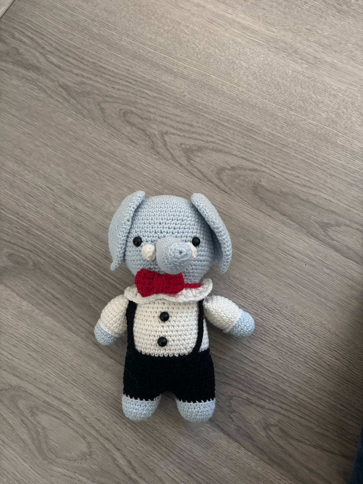 Gehaakte olifant knuffel met strikje en tuinbroekje, Overige merken, Blauw, Ophalen of Verzenden, Zo goed als nieuw