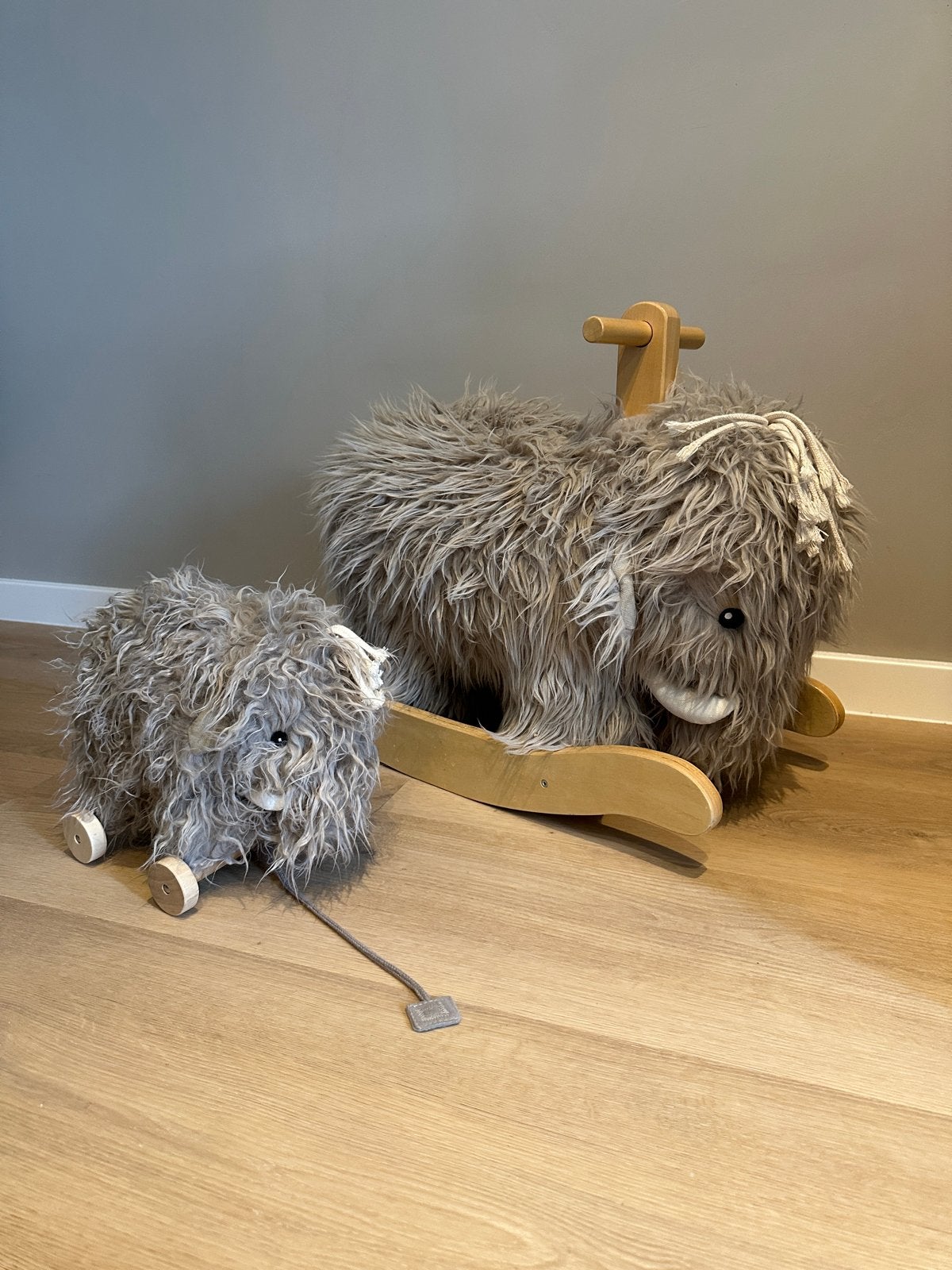 Hobbelpaard Mammoet en trekdiertje van Kid's Concept, Ophalen of Verzenden, Gebruikt, Overige typen, Met wieltjes