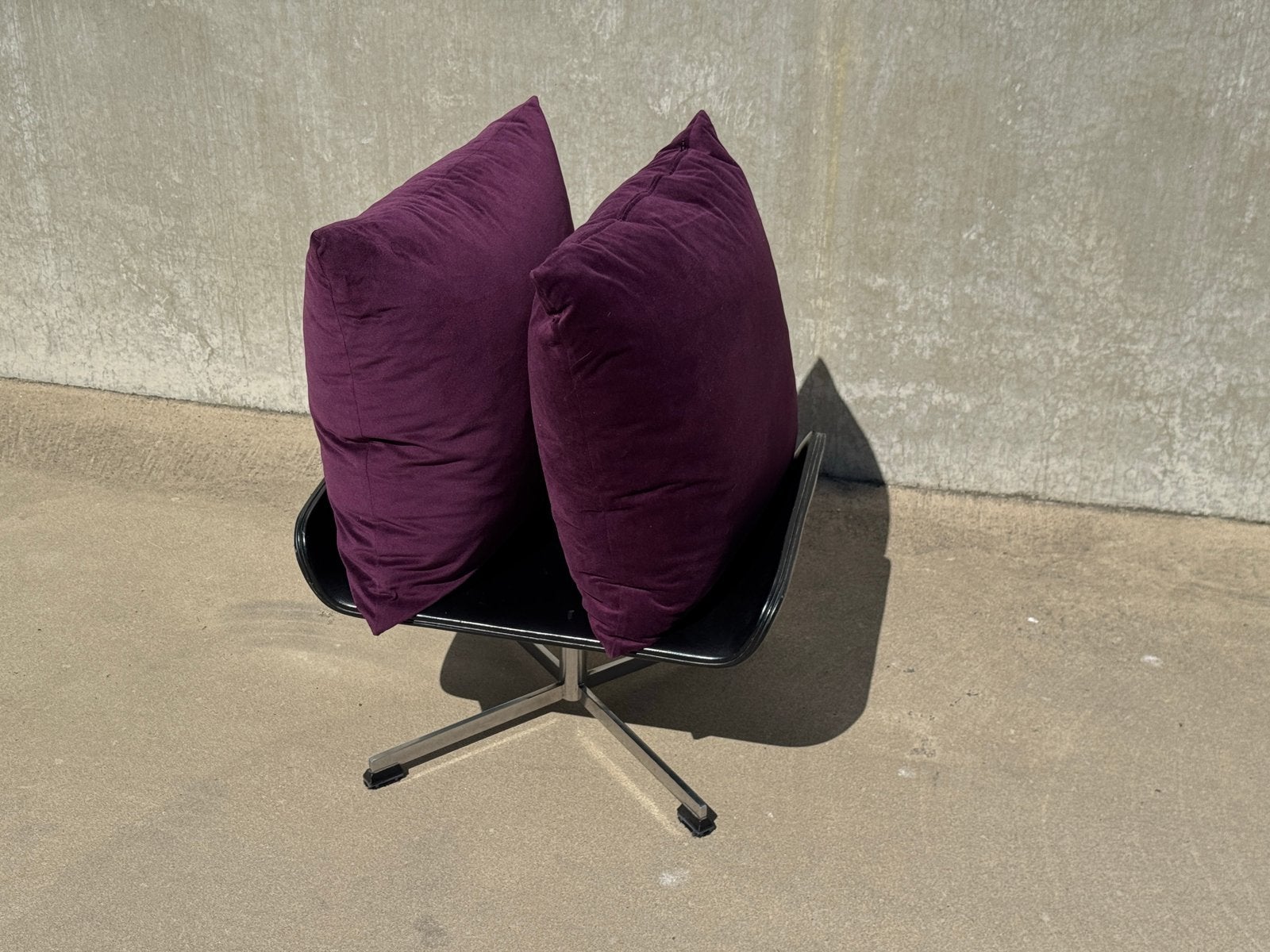 1 of 2 kussens FLUWEEL FLEXFORM PAARS 55 X 55 cm design, Overige merken, |, Paars, Vierkant
