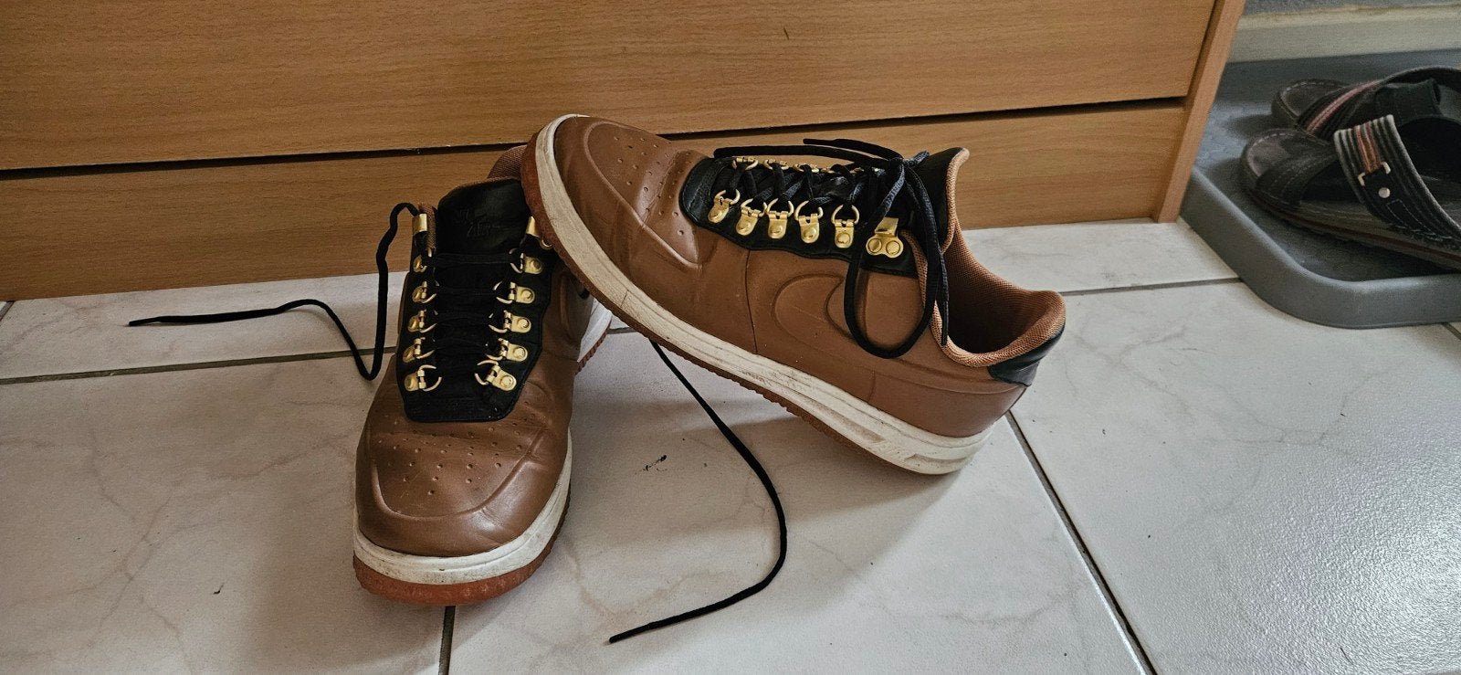 nike sneaker maat 43, Bruin, Nike, Ophalen of Verzenden, Zo goed als nieuw