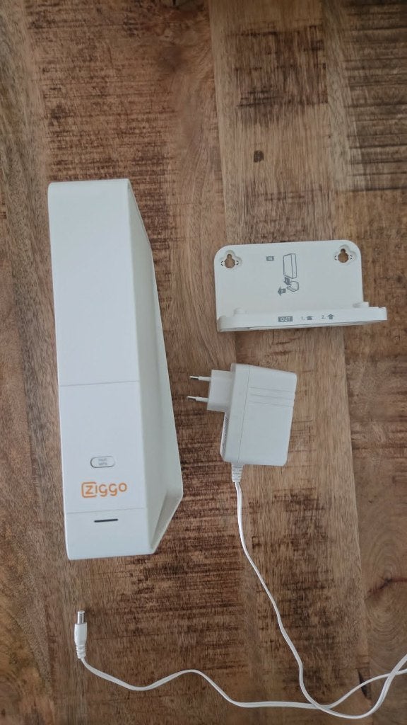 Ziggo Connectbox Router met Modem tg2492lg-zg, Computers en Software, Routers en Modems, Ophalen of Verzenden, Zo goed als nieuw