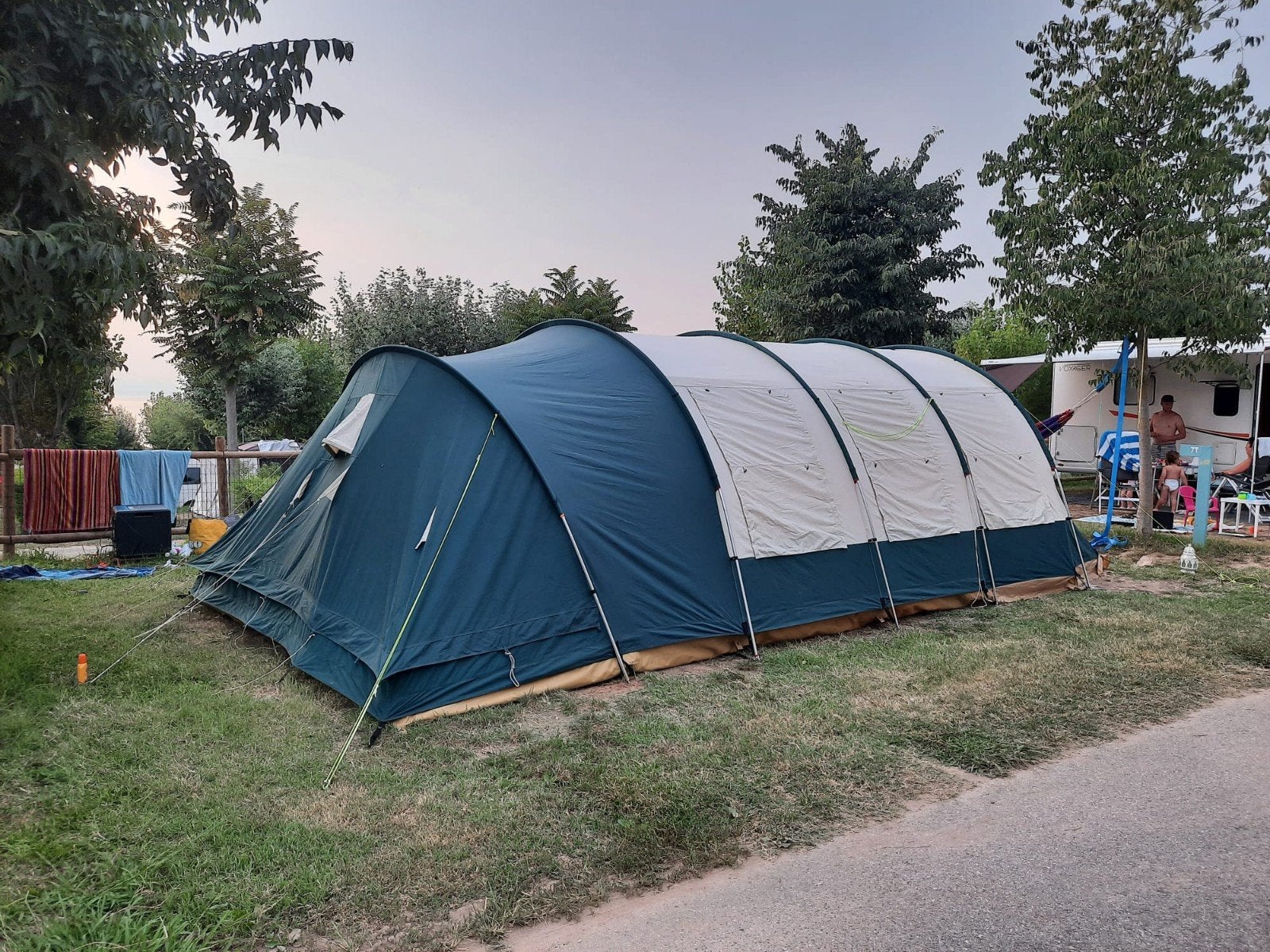 Grote tunneltent voor 6+ personen, ideaal voor familie, Caravans en Kamperen, Tenten, Ophalen, Gebruikt, Tot en met 6