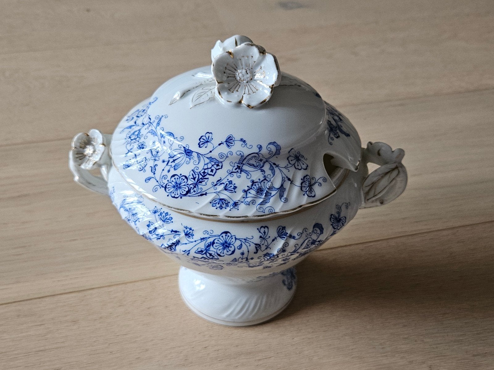 Decoratieve kleine soepterrine, Antiek en Kunst, Antiek | Servies los, Ophalen