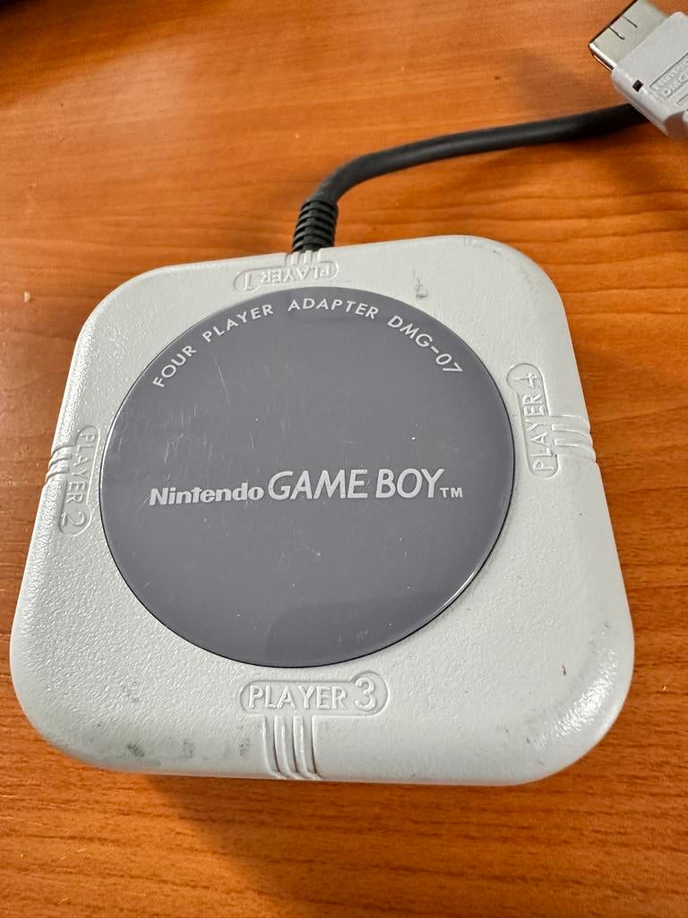 Game Boy Four Player Adapter DMG-07 - Multiplayer Accessoire, Spelcomputers en Games, Spelcomputers | Nintendo Game Boy, Ophalen
