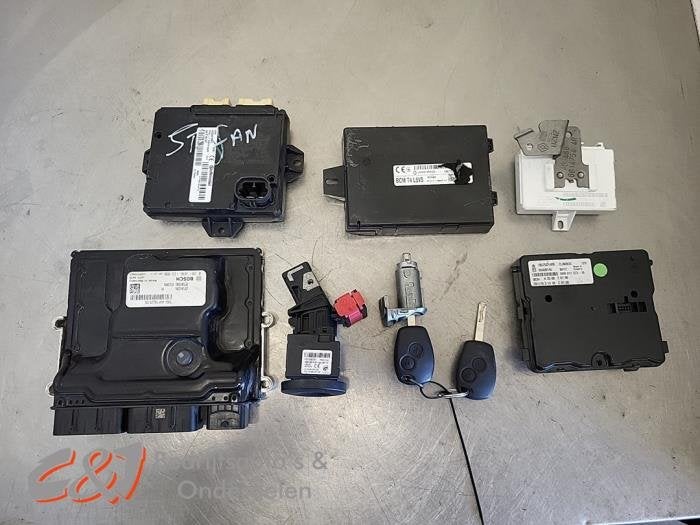 Kontaktslot + computer van een Renault Trafic, Gebruikt, -, Renault, -