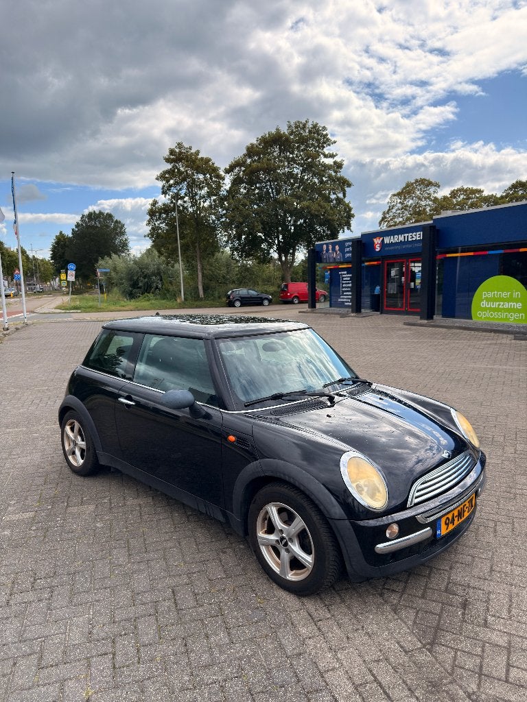 Leuke en nette MINI One 1.6 uit 2003 – APK t/m oktober 2026, Voorwielaandrijving, Zwart, 4 stoelen, Zwart
