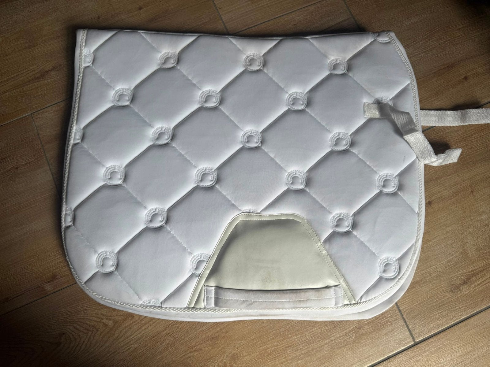 Dressuur wedstrijd dekje Montar, Ophalen, Wit, Dressuurdekje, Cob (M)