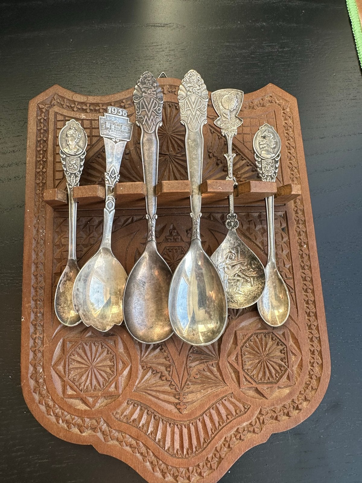 Antiek houten lepelbord met 6 verzilverde souvenierslepels, Ophalen of Verzenden