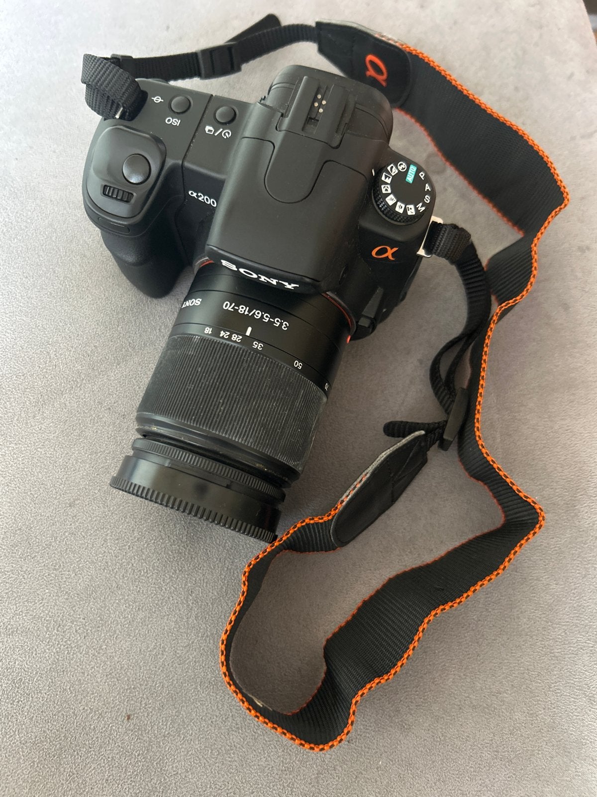 Sony Alpha A200 Spiegelreflexcamera met 18-70mm lens, Ingebouwde flitser, Gebruikt, Spiegelreflex, Ophalen of Verzenden