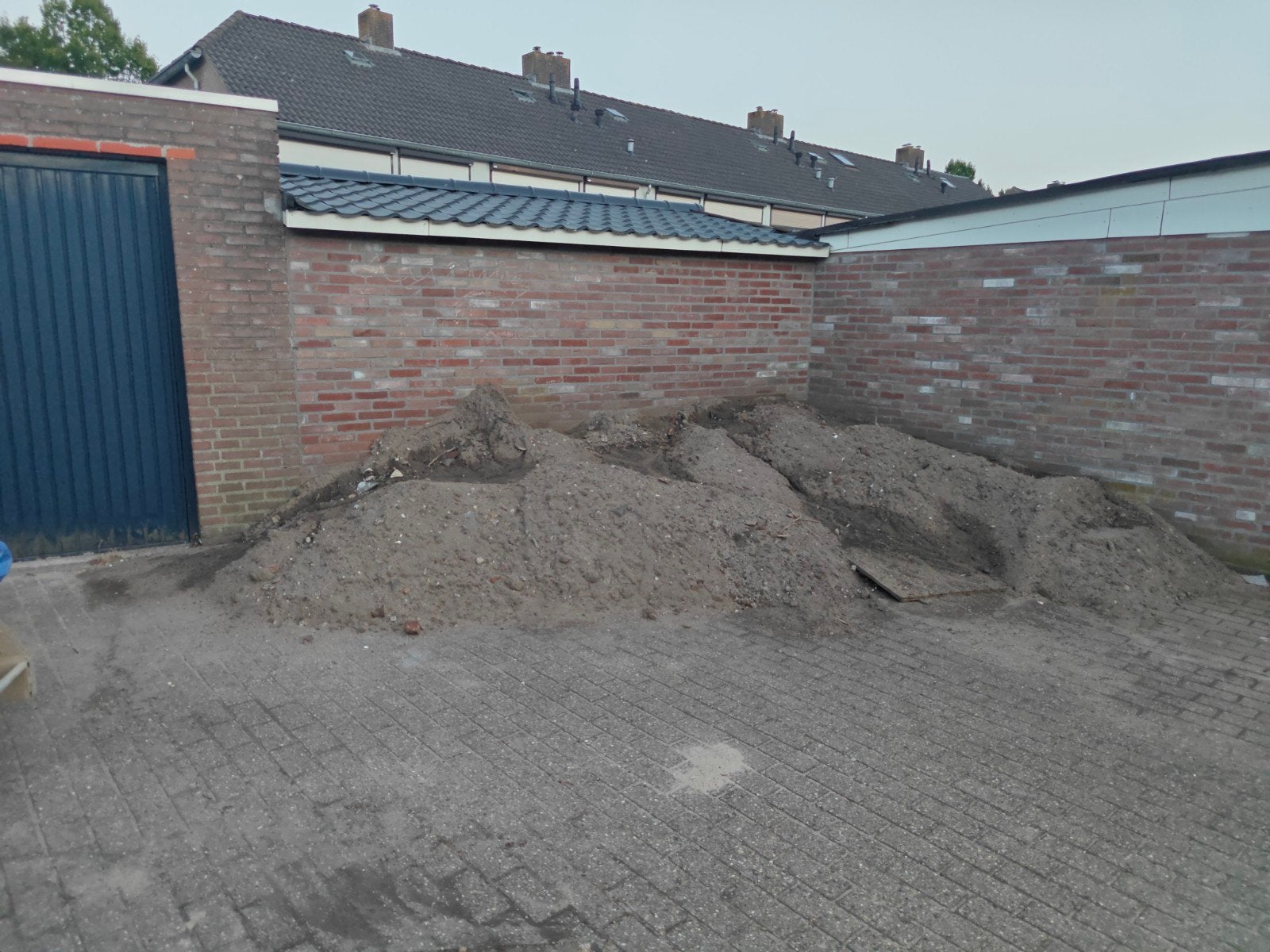 Ongeveer 3 kuub zand met puin, gratis af te halen, Tuin en Terras, Zand, Ophalen, Gebruikt, Ophoogzand