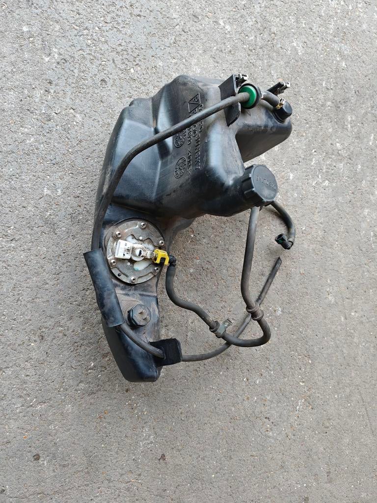 Zip iget 4t3v benzine tank E4 / E5 met benzine pomp, Ophalen of Verzenden, Zo goed als nieuw, Tank, Vespa/piaggio