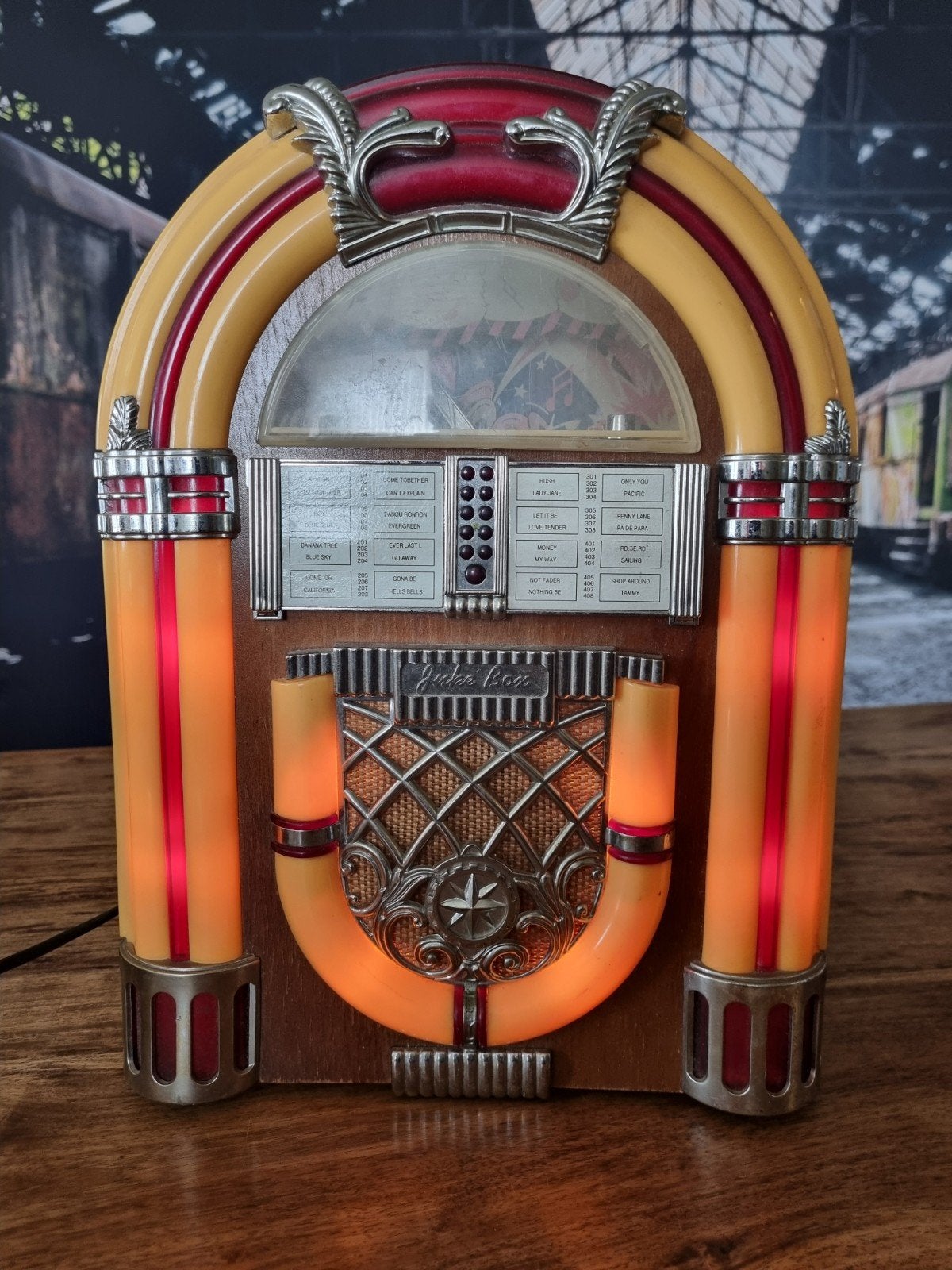 Retro Jukebox Radio met Cassettespeler en Verlichting, Verzamelen, Automaten | Jukeboxen, Ophalen of Verzenden, Gebruikt, 1970 tot heden