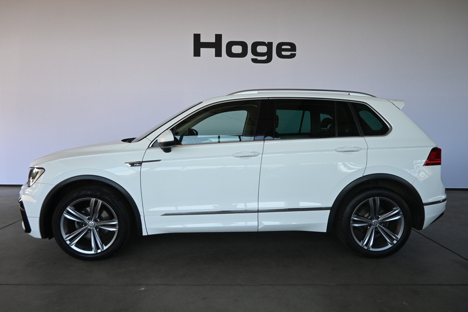 Volkswagen Tiguan 1.4 TSI Highline R-Line Clima Navigatie Ca, Voorwielaandrijving, Stof, Gebruikt, 4 cilinders