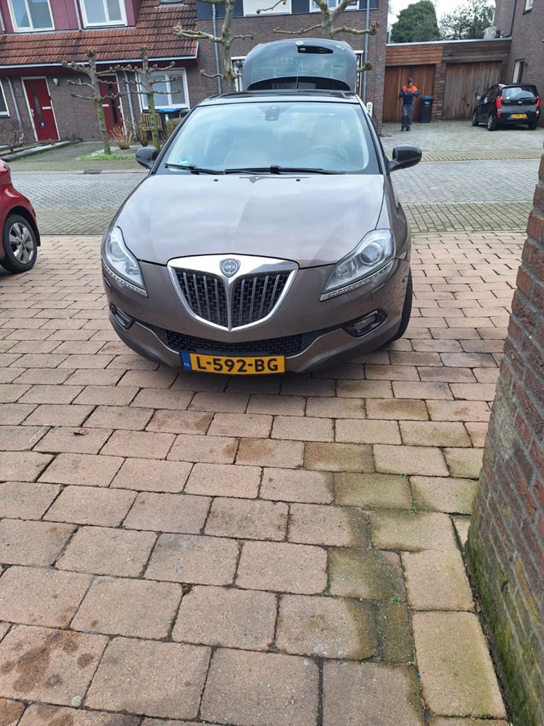 Lancia Delta 1.8 DI Turbojet AUT , platinum. Nieuwe apk, Auto's, Lancia, Beige, 4 cilinders, Bruin, Leder