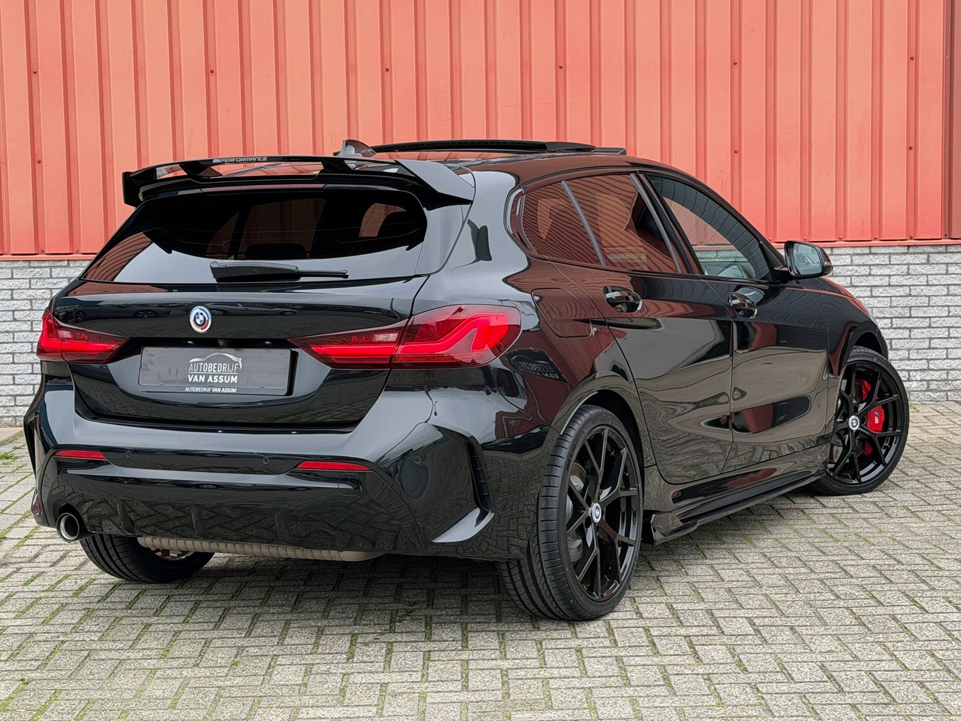 BMW 1-serie 118i Introduction Edition M-Sport Pano Camera 19, Auto's, 136 pk, Gebruikt, Alcantara, Zwart