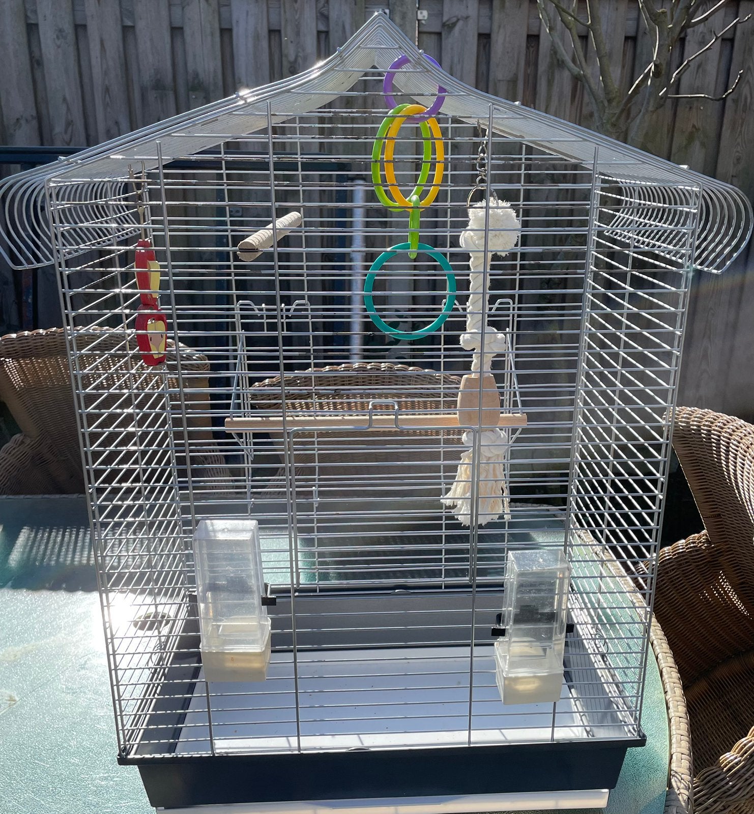 Papegaai mooi grote kooi met toebehoren en soellen te koop, Ophalen, Zo goed als nieuw, Metaal, Vogelkooi