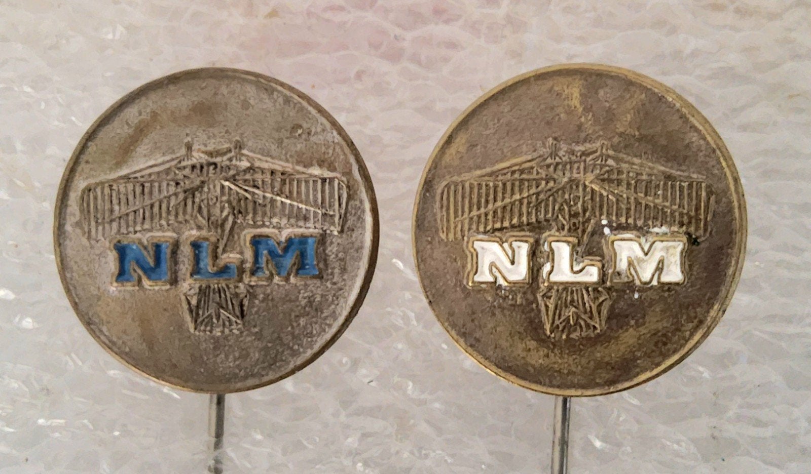 2 NLM Speldjes - Vintage Collectie, Verzamelen, Ophalen of Verzenden, Gebruikt, Overige onderwerpen, Speldje of Pin
