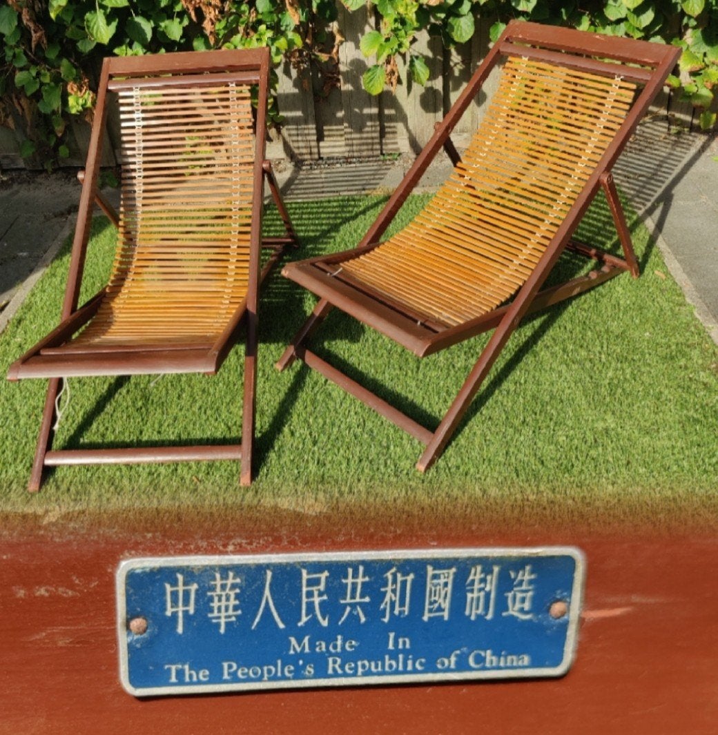 Zeldzame ligstoelen (2) The People's Republic of China 1949, Tuin en Terras, Ophalen, Gebruikt, Hout, Verstelbaar
