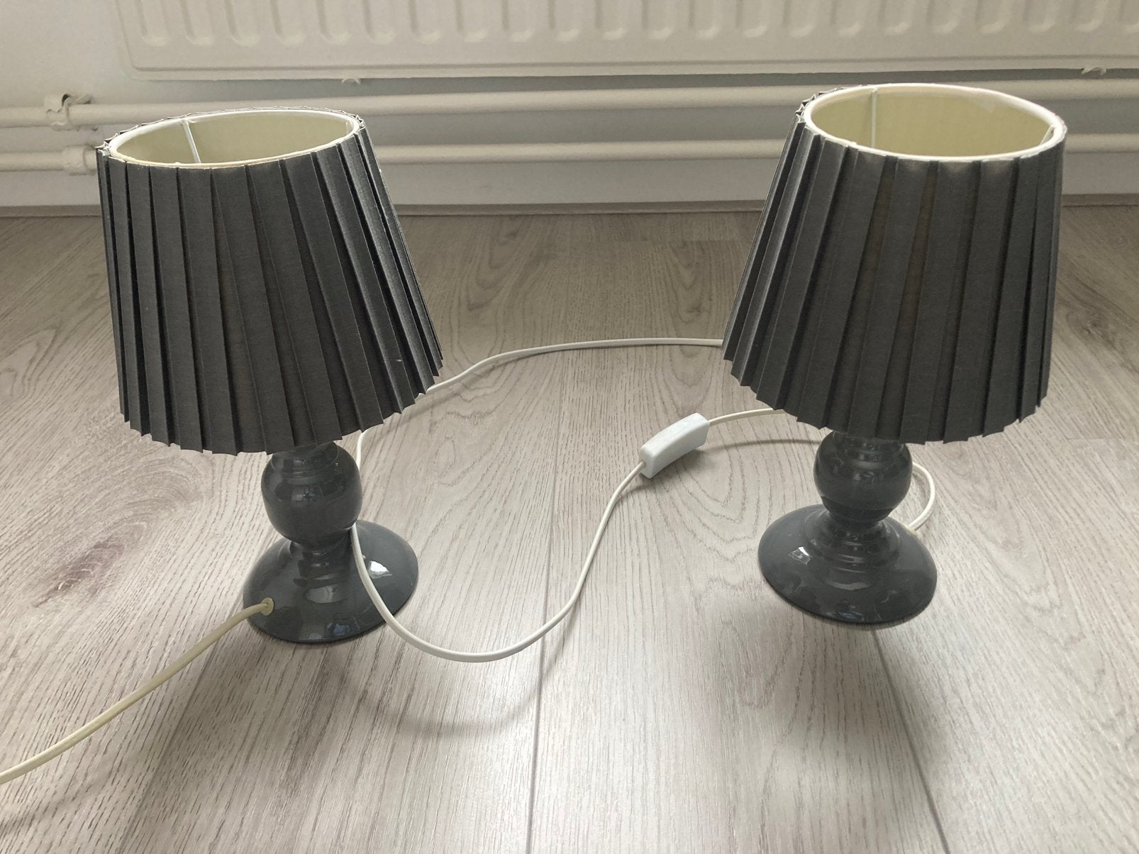 2 grijze tafellampjes, Ophalen of Verzenden, Zo goed als nieuw