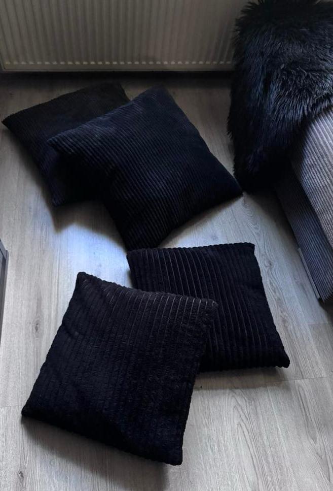 Zwarte kussens en bontkleed set, Ophalen, Zo goed als nieuw, Zwart, Vierkant