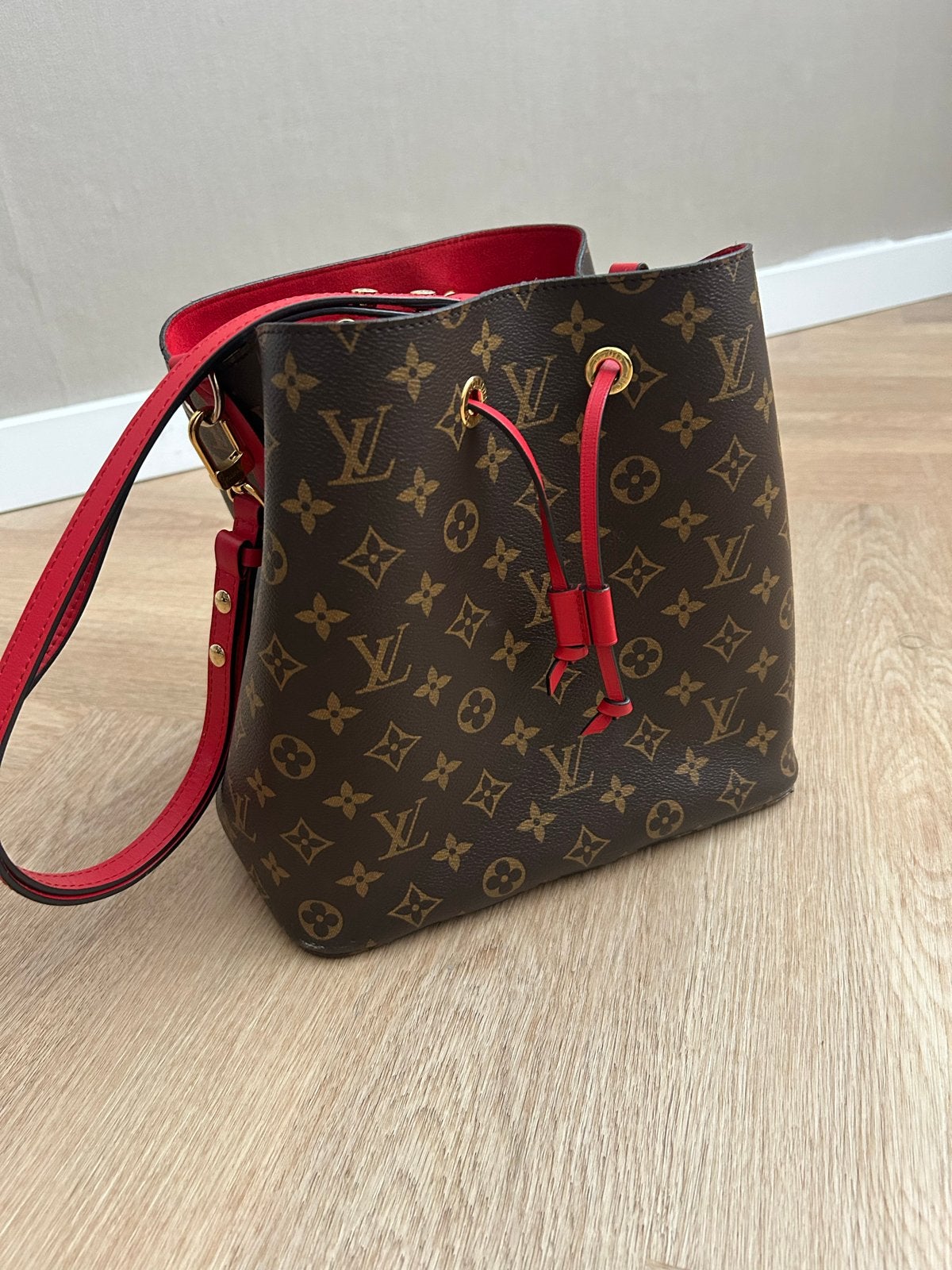 Louis Vuitton NéoNoé MM Monogram Canvas Rood, Ophalen, Gebruikt, Rood, Handtas