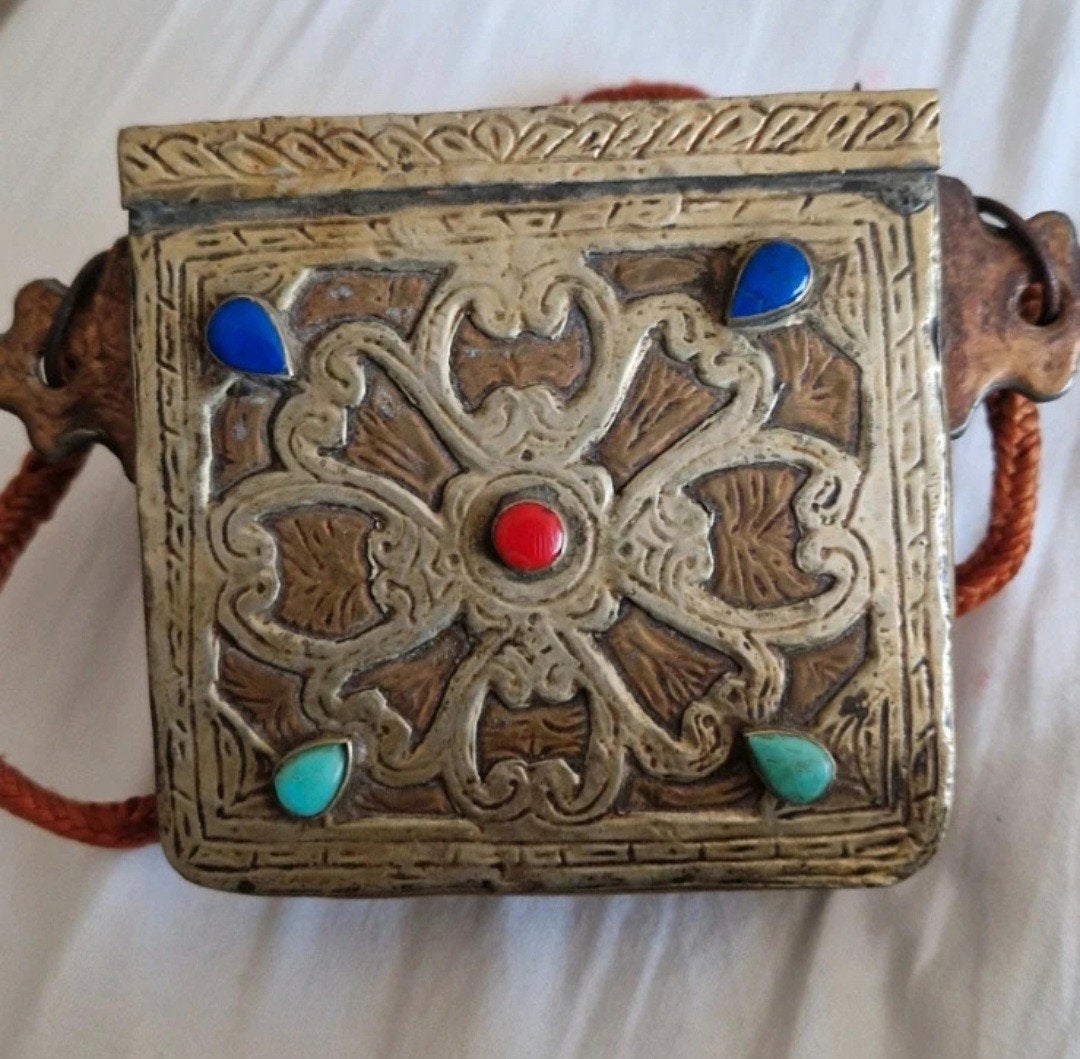 Antieke Amazigh porte-dalil /amuletdoos met natuursteen, Ophalen of Verzenden