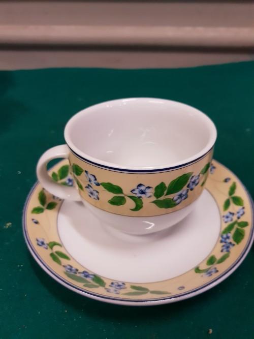 Kop en schotel van porselein, merk Bel Air, met  decoratie v, Ophalen of Verzenden, 'T Olde Gre-j, Info@toldegrej.nl, Endepoelstraat 20f Didam