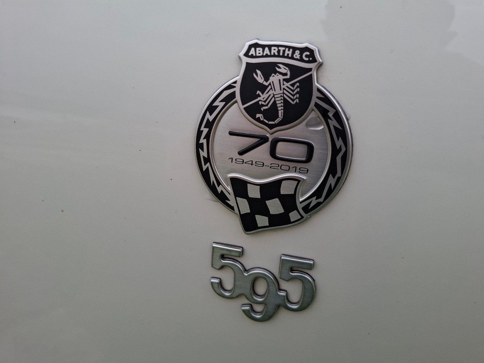 Foto 21 van Fiat 500 1.4 T-jet Abarth 595 145pk Wit 2019 Leder