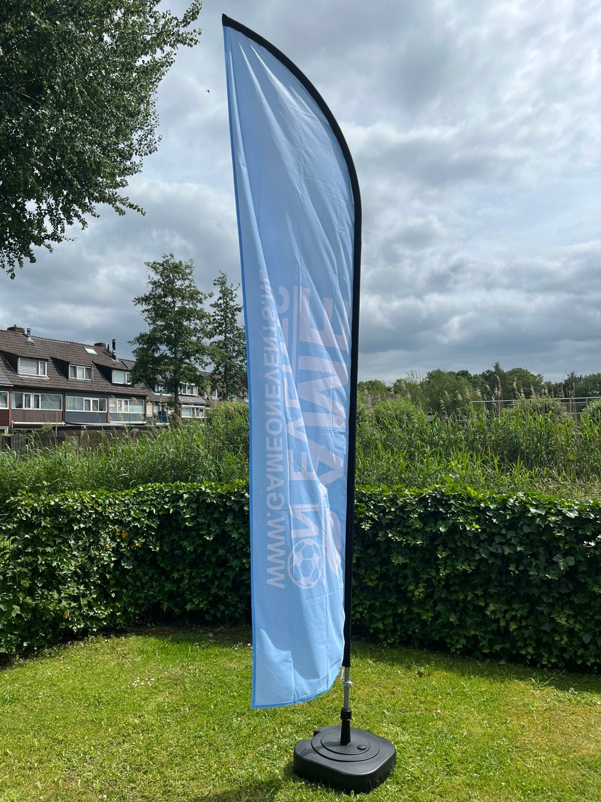 Twee Beachflags met watertankvoet, Ophalen, Zo goed als nieuw